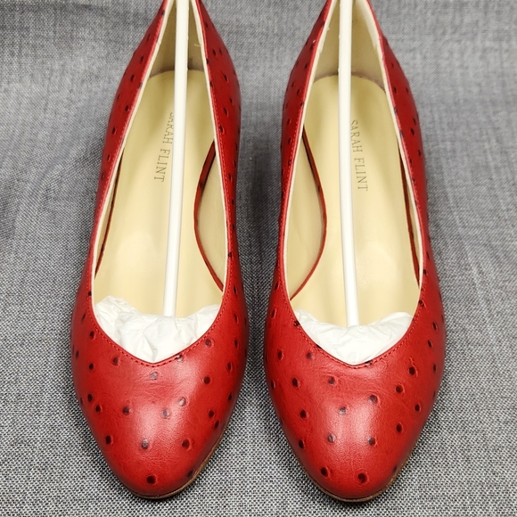 Sarah Flint Laurel 30 Cherry Ostrich Embossed Calf Pumps. 7.5 - Picture 4 of 11